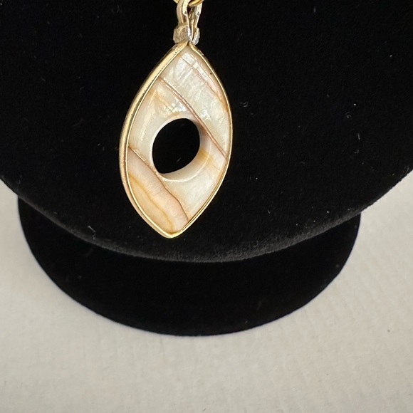 Cream and brown gold tone metal wrapped pendant on gold tone necklace - Picture 3 of 6